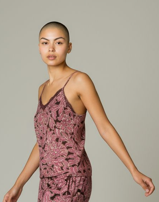 Camisoe Molly Bracken effet velours rose profil