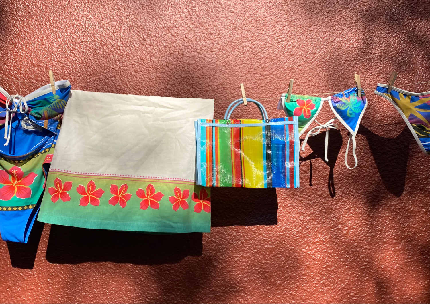 Photo ambiance bikini montréal Solo Échantillons